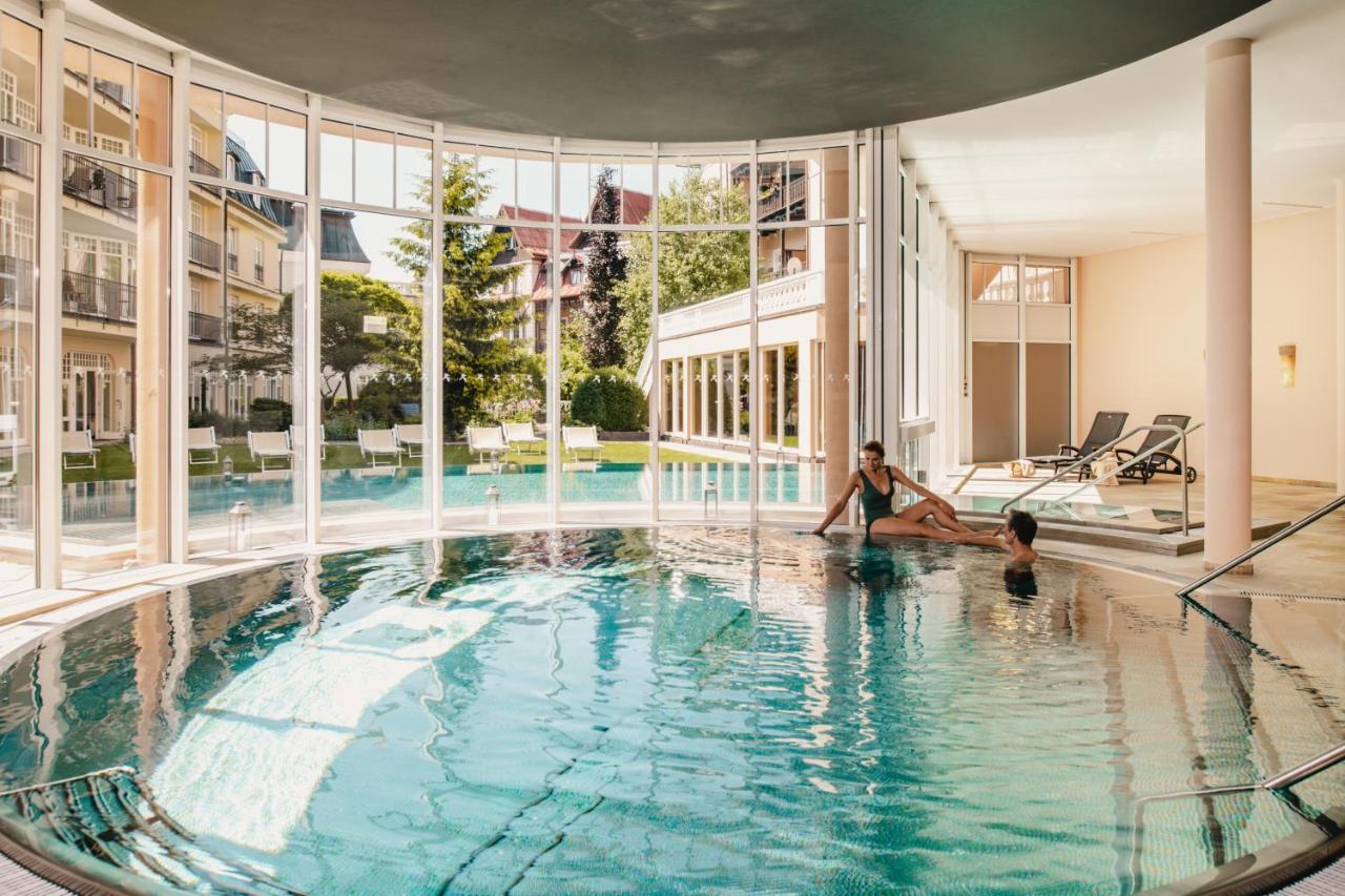 Falkensteiner Spa Resort Mariánské Lázně Eksteriør billede The indoor swimming pool