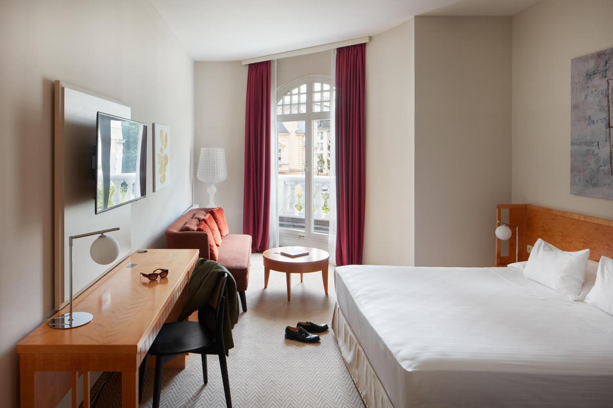 Falkensteiner Spa Resort Mariánské Lázně Eksteriør billede A room at the hotel