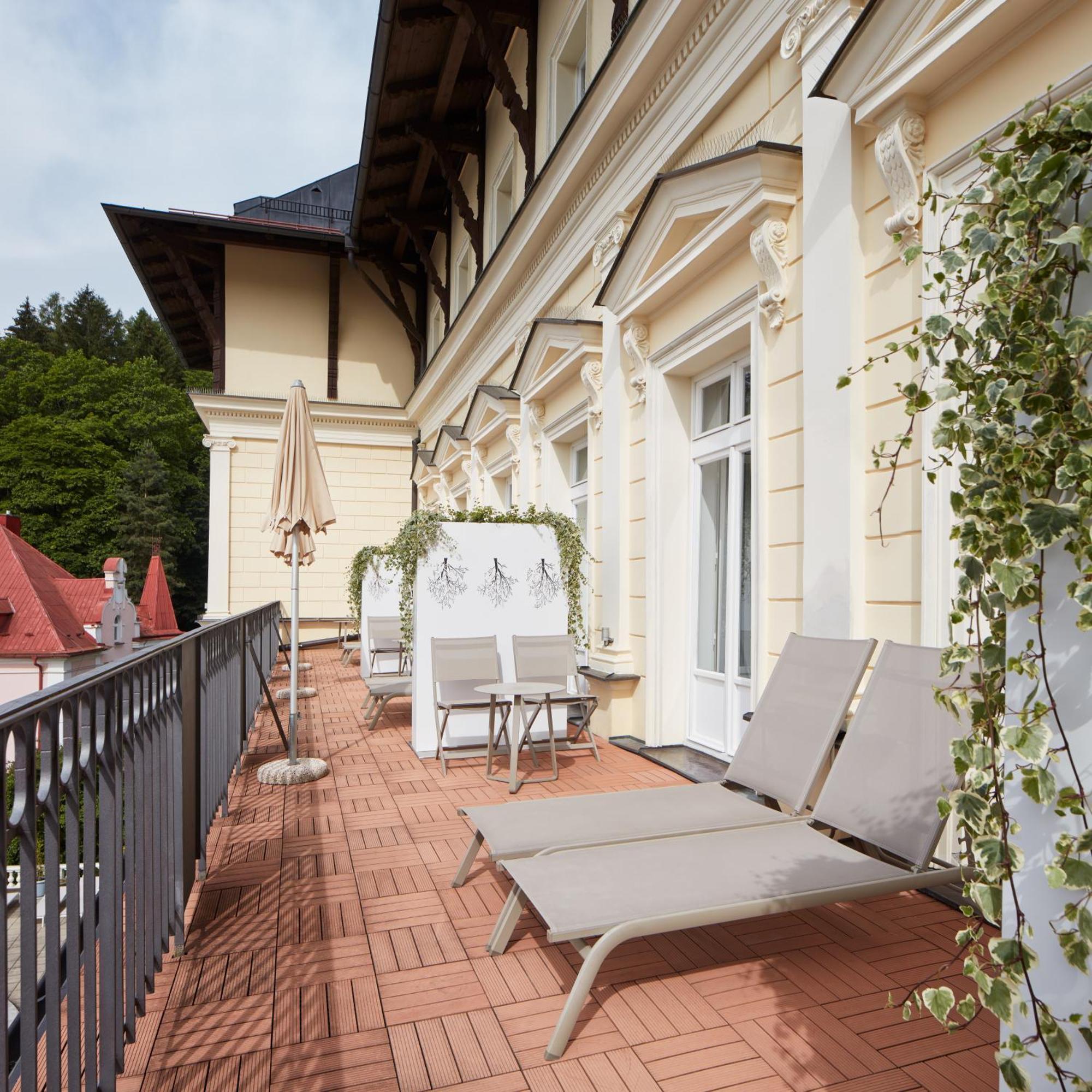 Falkensteiner Spa Resort Mariánské Lázně Eksteriør billede The terrace
