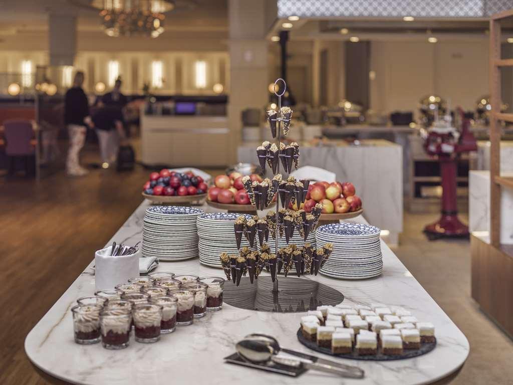 Falkensteiner Spa Resort Mariánské Lázně Restaurant billede A dessert buffet